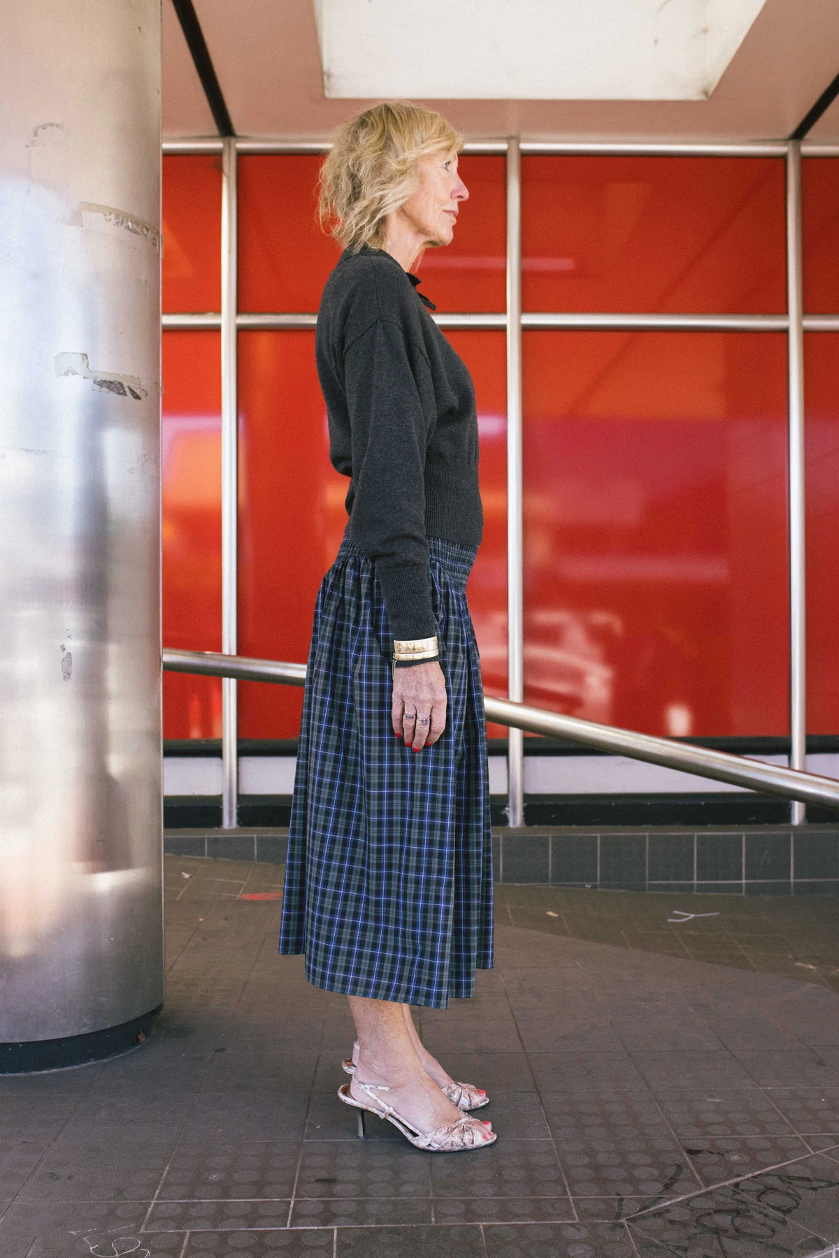 Navy Plaid Ruched Midi Skirt - Image 3