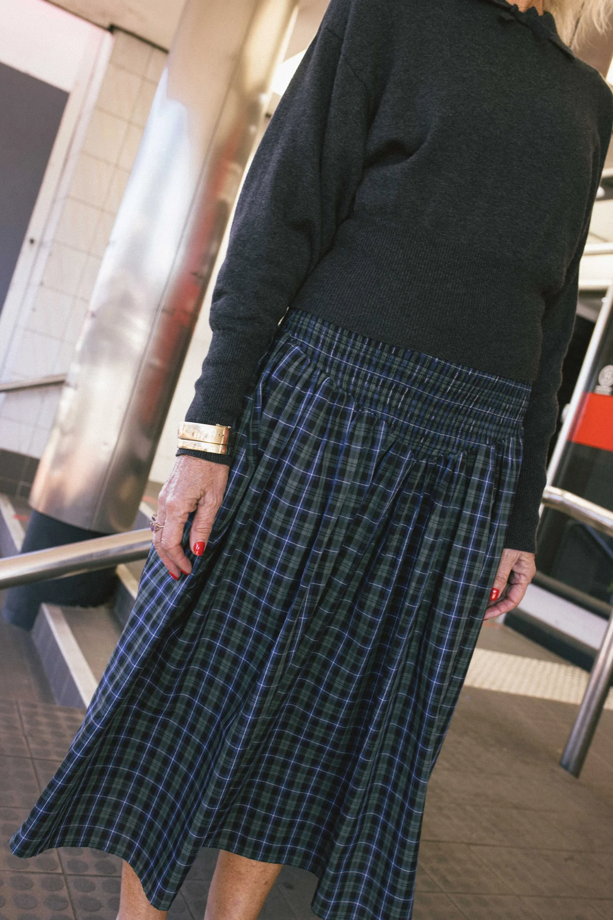 Navy Plaid Ruched Midi Skirt - Image 4